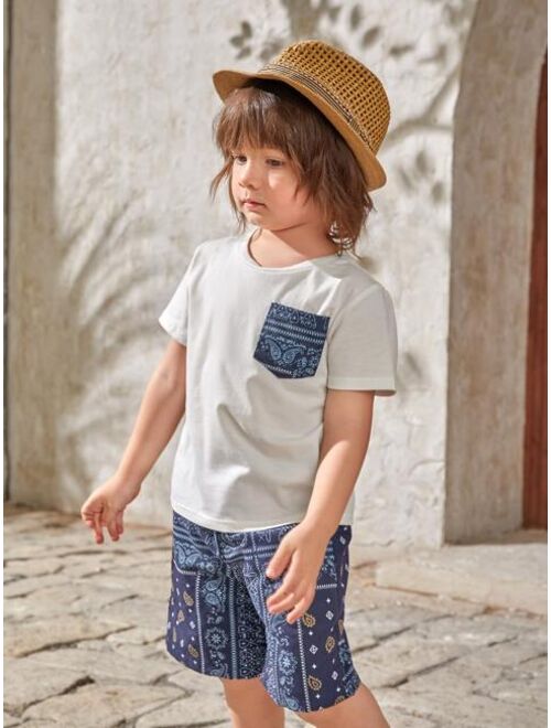 SHEIN Toddler Boys Paisley Print Patched Pocket Tee Shorts