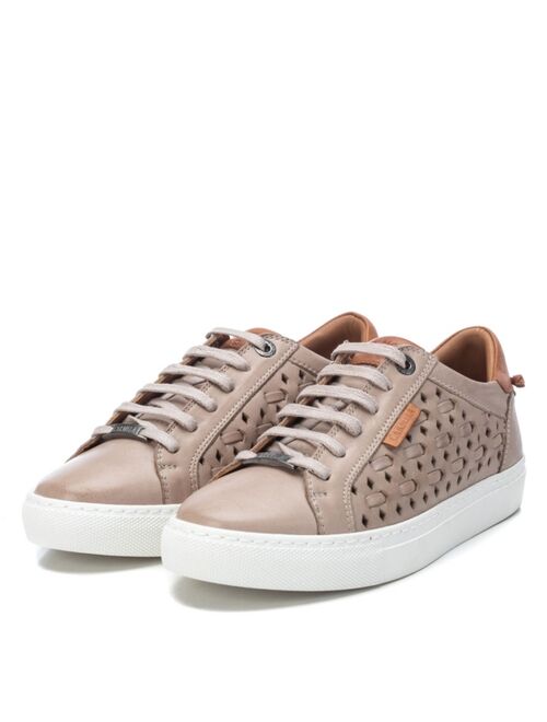 CARMELA Women's Naomi Sneakers