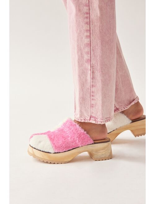 Urban Outfitters UO Sherpa Clog