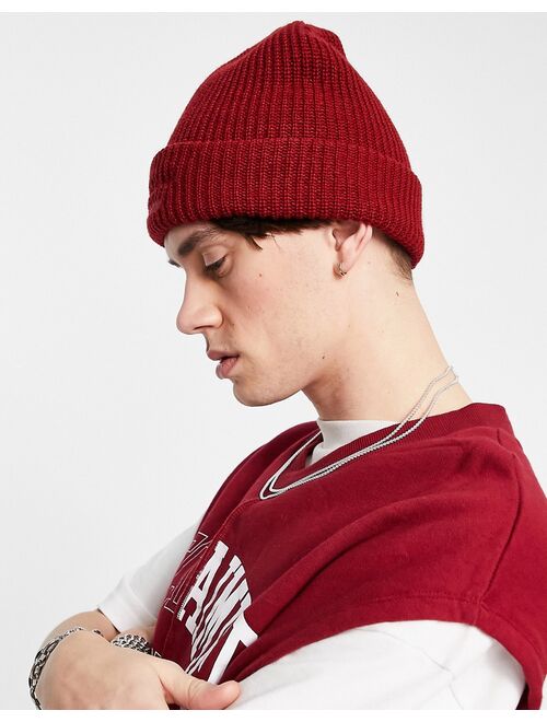 Reclaimed Vintage unisex logo beanie in burgundy - BURGUNDY