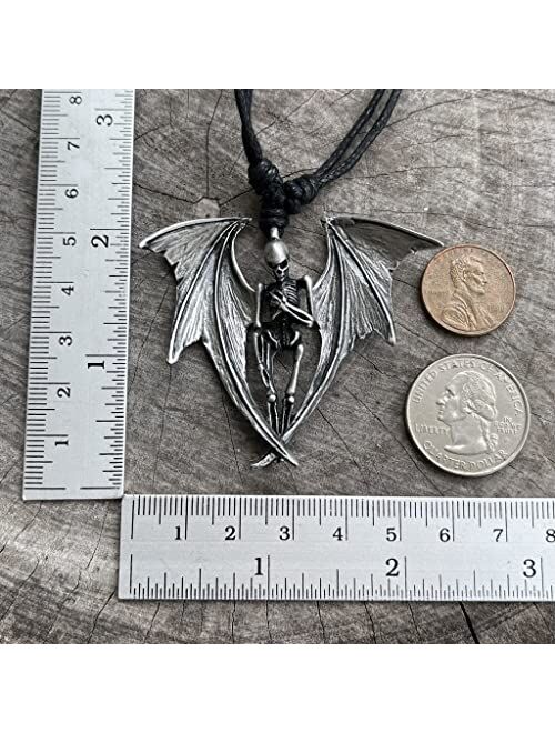 Generic Gothic Halloween Horror Jewelry Winged Vampire Skull Skeleton Corpse Angel of Death Punk Rock Rock Biker Protection Amulet Silver Pewter Men's Pendant Necklace Lu