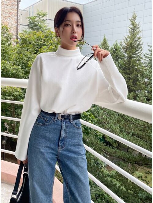 DAZY Turtleneck Raglan Sleeve Tee