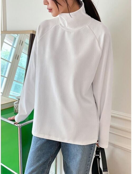 DAZY Turtleneck Raglan Sleeve Tee