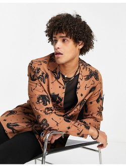 relaxed revere shirt in brown with celestial print