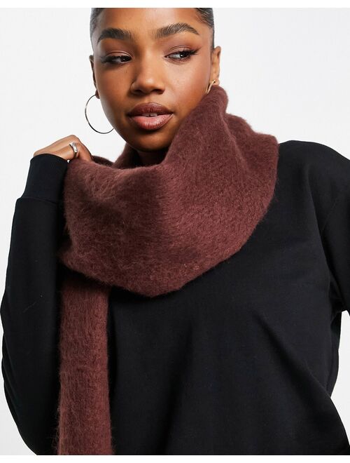 Monki knitted scarf in brown