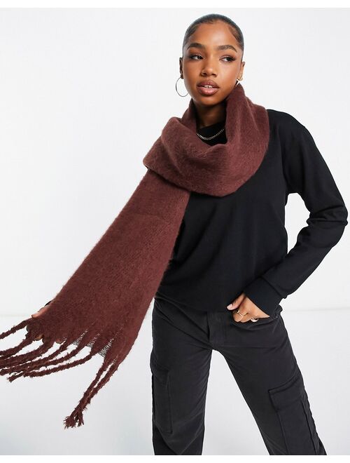 Monki knitted scarf in brown