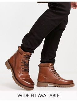 lace up boot in tan leather with suede padded collar
