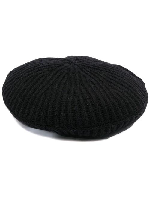 GANNI ribbed logo-patch beret