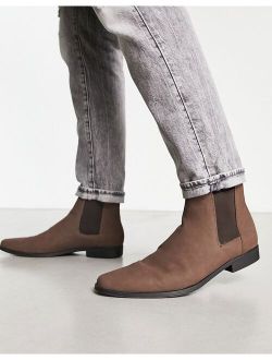 chelsea boots in brown faux suede