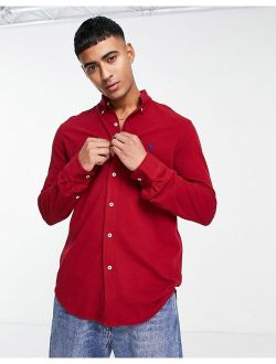 icon logo button down pique shirt in dark red