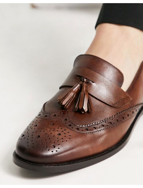 ASOS DESIGN loafers in tan leather with brogue detail