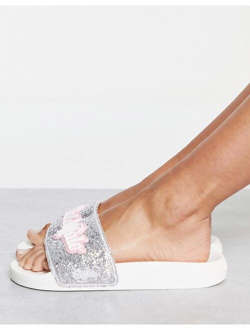 Buffalo Rees logo slides in silver glitter