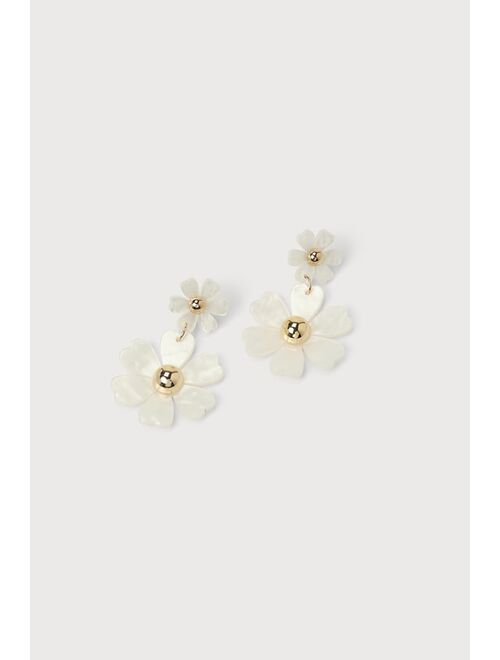 Lulus I Pick You White Acrylic Flower Statement Earrings