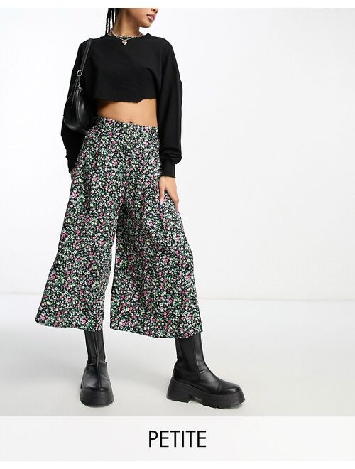 New Look Petite wide leg crop pants in black floral