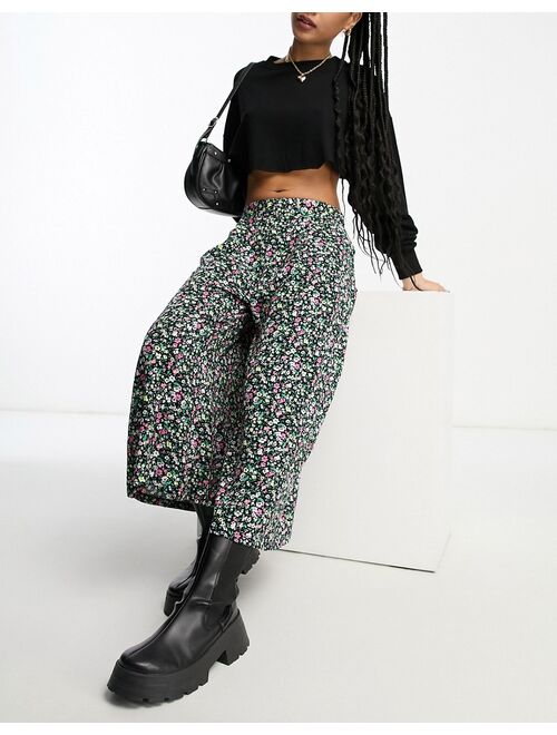 New Look Petite wide leg crop pants in black floral