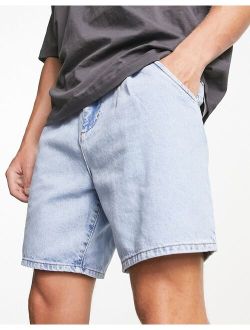 pleated denim shorts in light wash blue