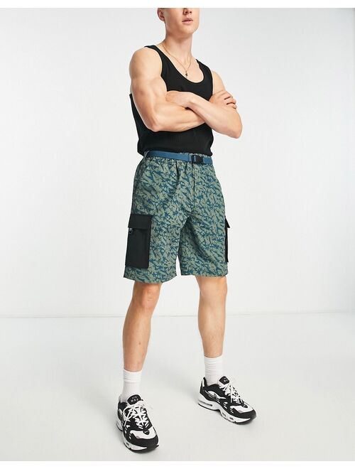 South Beach utility pocket shorts in camo print