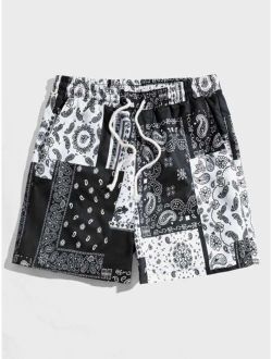Men Paisley Scarf Print Drawstring Waist Shorts
