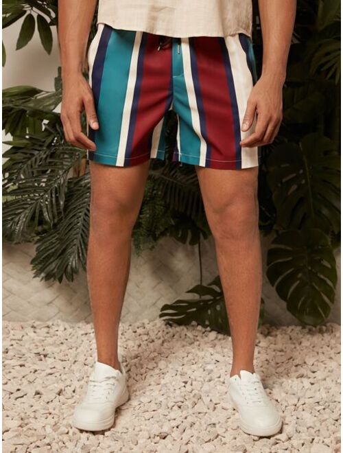 Men Striped Print Drawstring Waist Shorts