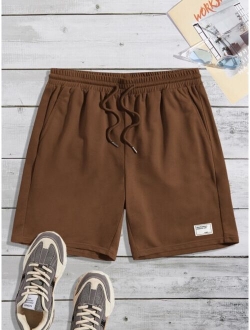 Men Letter Patched Detail Drawstring Waist Shorts