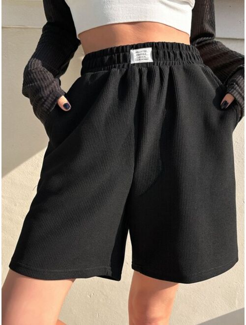 DAZY Letter Patched Detail Slant Pocket Shorts