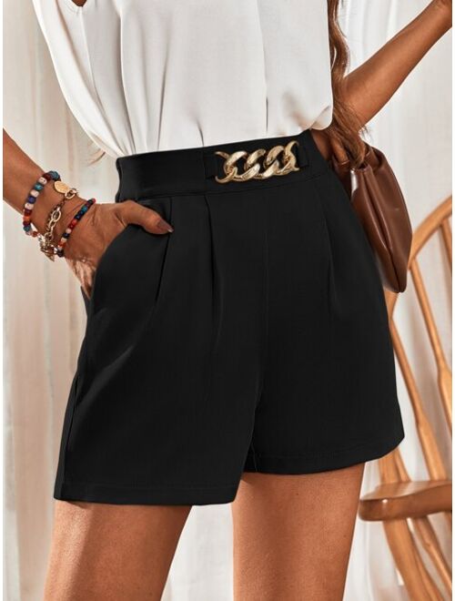 SHEIN Frenchy Chain Detail Slant Pockets Fold Pleated Shorts