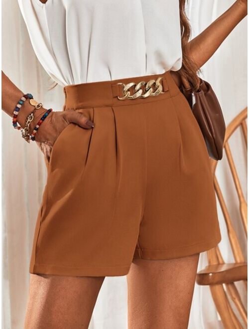 SHEIN Frenchy Chain Detail Slant Pockets Fold Pleated Shorts