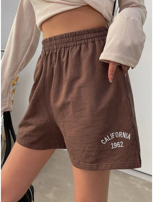 DAZY Letter Graphic Elastic Waist Shorts