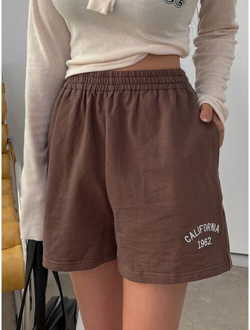 DAZY Letter Graphic Elastic Waist Shorts