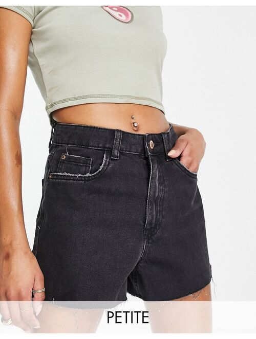 New Look Petite mom shorts in black