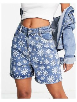 daisy graffiti print denim shorts in mid blue