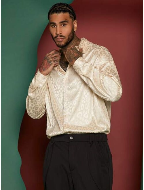 Men Leopard Jacquard Drop Shoulder Shirt