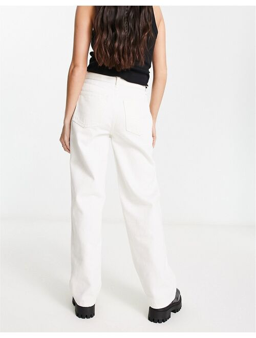 Signature 8 front seam straight leg jean in white