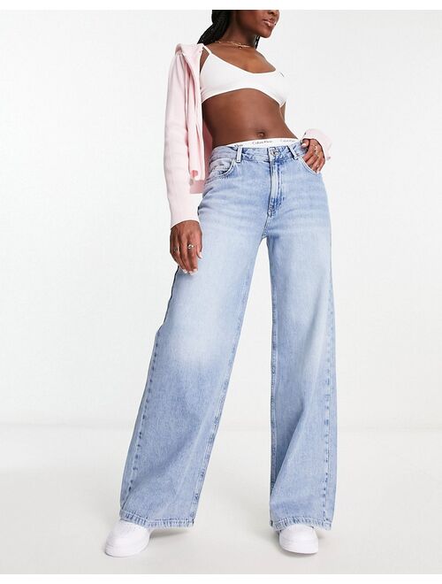 Pull&Bear wide leg slouch jeans in medium blue