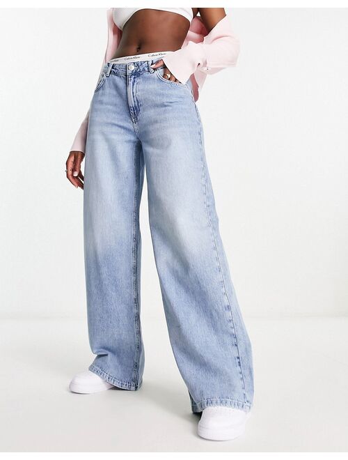 Pull&Bear wide leg slouch jeans in medium blue