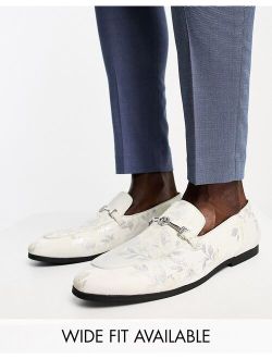 loafers in white floral print with silver snaffle