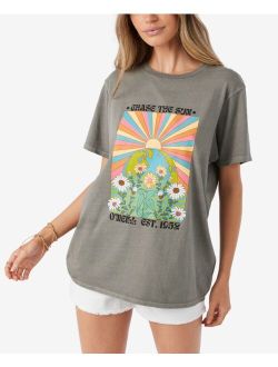 Juniors' Chase The Sun Graphic T-Shirt