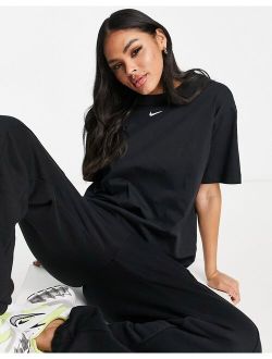 essential boyfriend t-shirt in black