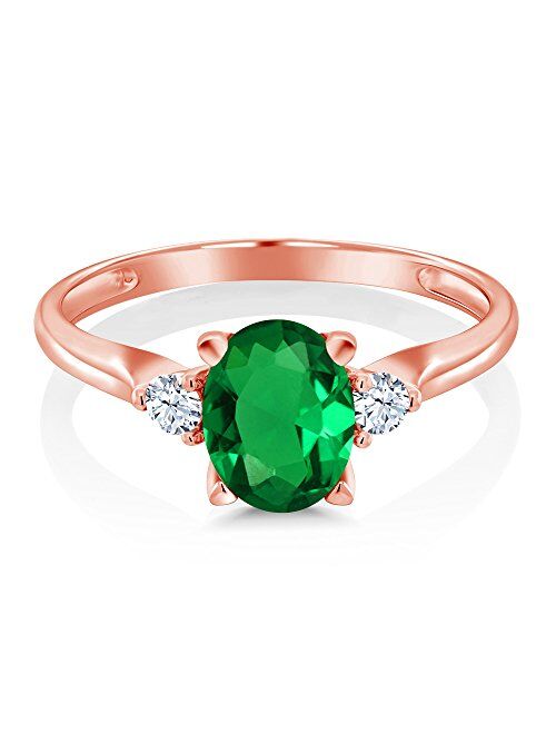 Gem Stone King 10K Rose Gold Green Simulated Emerald and White Created Sapphire 3-Stone Ring For Women (1.10 Cttw, Available In Size 5, 6, 7, 8, 9)