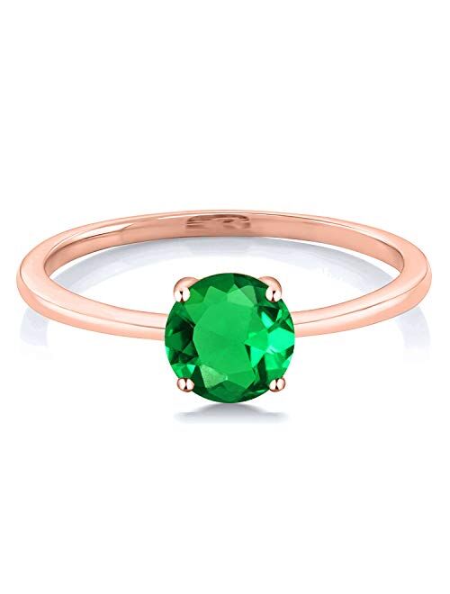 Gem Stone King 10K Rose Gold Green Simulated Emerald Women Solitaire Engagement Ring (0.77 Cttw, Round 6MM, Available In Size 5, 6, 7, 8, 9)