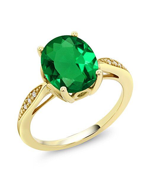 Gem Stone King 14K Yellow Gold Green Simulated Emerald and Diamond Engagement Ring For Women (2.24 Cttw, Available In Size 5, 6, 7, 8, 9)