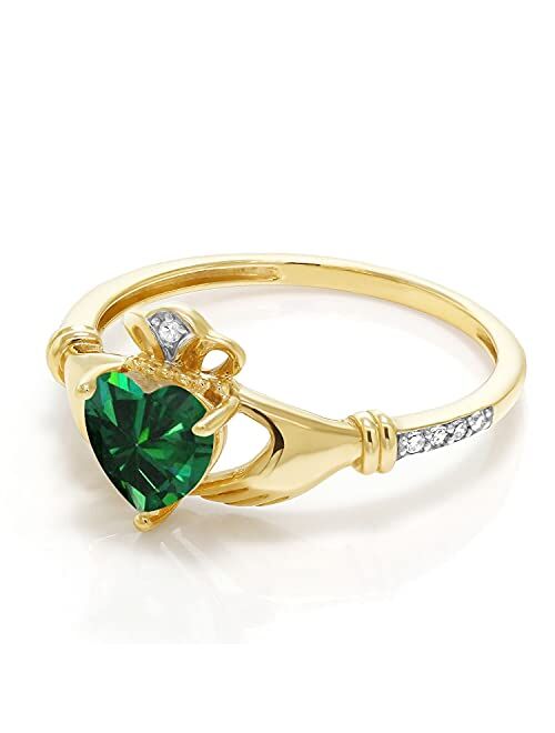 Gem Stone King 10K Yellow Gold Green Simulated Emerald and Diamond Accent Irish Celtic Claddagh Ring For Women (0.74 Cttw, Available in size 5, 6, 7, 8, 9)