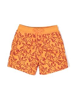 Kids logo-patch starfish-print swimming shorts