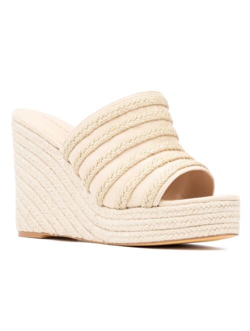 FASHION TO FIGURE Women's Sallie Wide Width Wedge Sandals