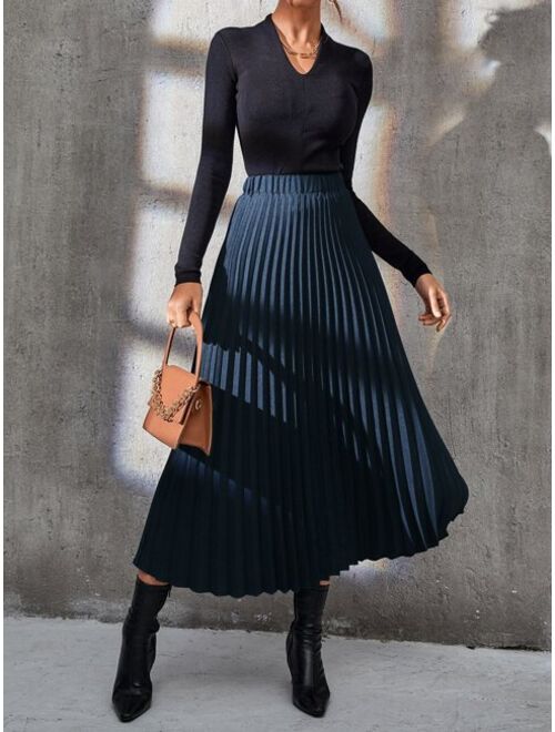 SHEIN Modely Solid Elastic Waist Pleated Skirt