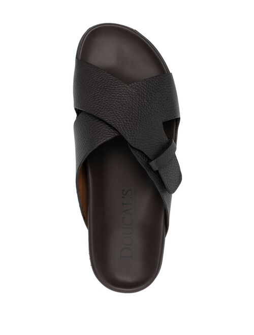 Doucal's crossover-strap leather sandals