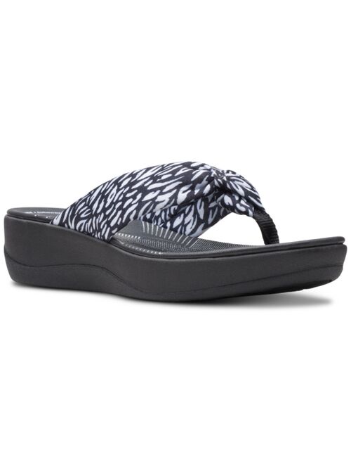 Clarks Women's Arla Glison Printed Fabric Flip-Flop Sandals