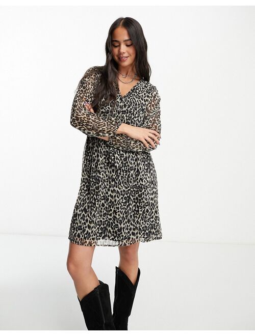 Only v neck tie waist mini smock dress in leopard