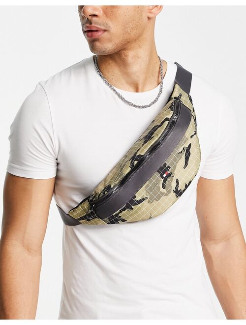 Tommy Hilfiger established fanny pack in camo