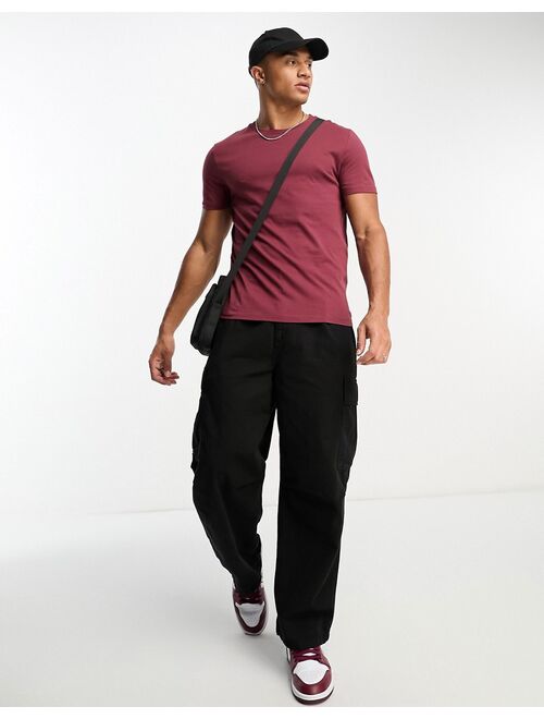 ASOS DESIGN t-shirt with crew neck in burgundy